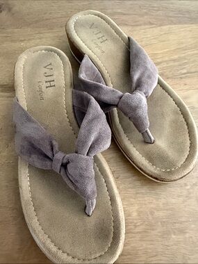 VJH Confort Women's Taupe Knot Suede Thong Sandals